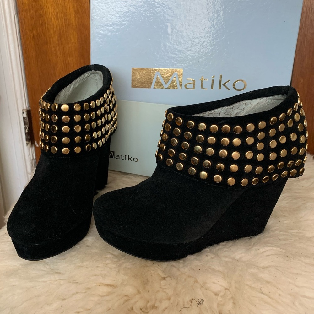 Matiko HALLE studded ankle suede booties